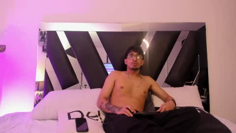 MiaIron online show from April 7, 2:19 pm