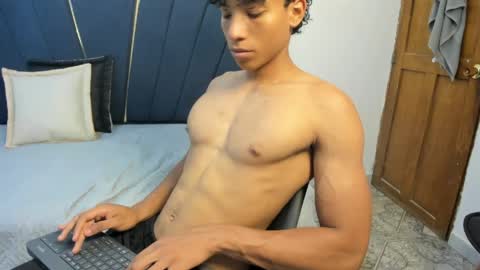 michael_cum23 online show from June 6, 9:31 pm