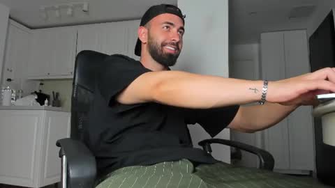 MichaelEvansx online show from July 15, 8:02 pm