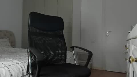 MichaelEvansx online show from July 7, 7:40 pm
