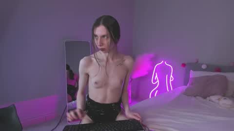 michele_mack online show from March 4, 3:00 am