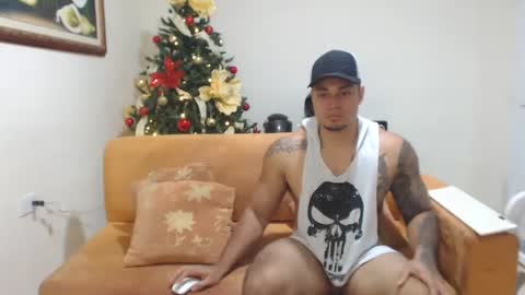 Snapshot of michelle_allen0104 chatting on December 3, 5:15 am michelle_allen0104 online show from December 3, 5:15 am