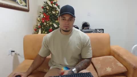 Snapshot of michelle_allen0104 chatting on December 15, 10:39 am michelle_allen0104 online show from December 15, 10:39 am