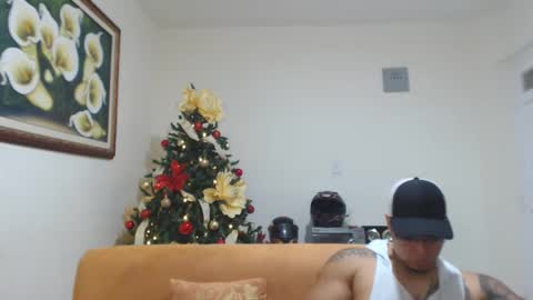 Snapshot of michelle_allen0104 chatting on December 3, 8:22 am michelle_allen0104 online show from December 3, 8:22 am