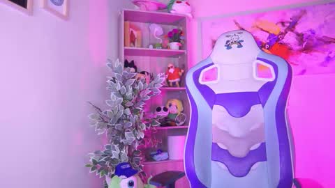 MICHELLE CHANG online show from November 20, 11:02 pm