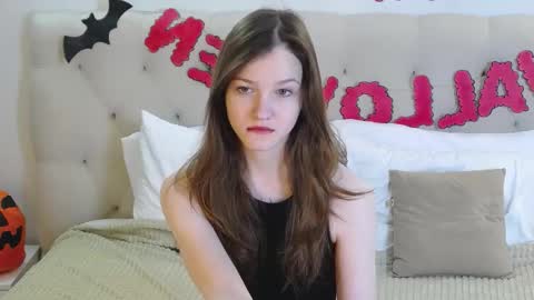 Snapshot of michelle_roux chatting on October 25, 12:27 pm Michelle online show from October 25, 12:27 pm