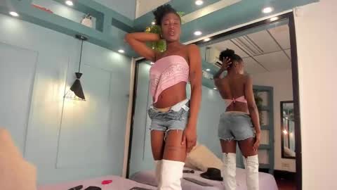 michellepose online show from November 10, 12:41 pm