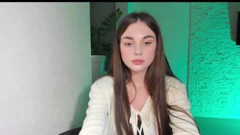 Michellee online show from December 1, 6:06 pm