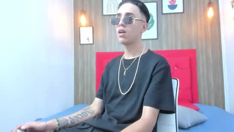 mick_johnsonn online show from November 17, 12:19 pm