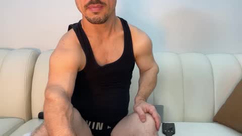 Snapshot of midgettripod1 chatting on September 24, 1:01 am Aaron online show from September 24, 1:01 am