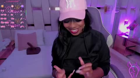 Miia Schwarz  online show from April 19, 6:10 pm