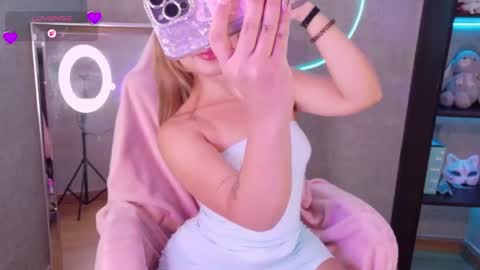 miia_sttone online show from April 18, 4:53 pm