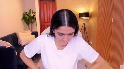 Mia online show from January 6, 5:28 pm