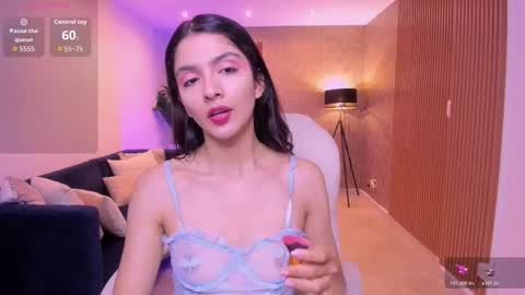 Mia online show from November 18, 11:13 am