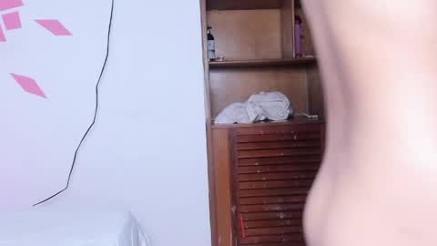 miiaa_m online show from April 12, 7:51 pm