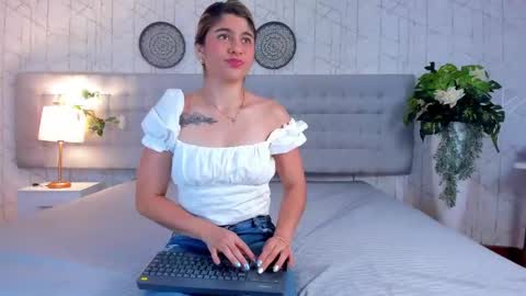 Mia Coopper online show from September 9, 8:20 pm