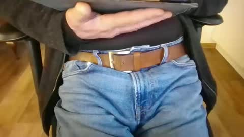 mik online show from December 5, 1:31 pm