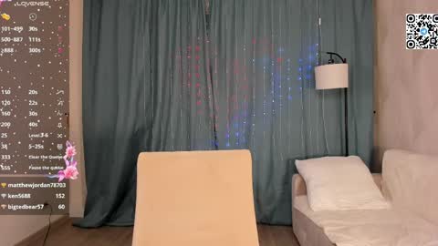 Angel girl online show from April 20, 9:29 pm