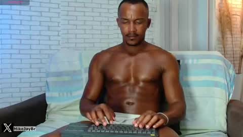 Snapshot of mikejaybr chatting on January 22, 12:48 am         Mike Jay online show from January 22, 12:48 am