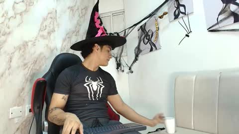 Snapshot of mikey_banji chatting on October 21, 12:32 pm mikey_banji online show from October 21, 12:32 pm