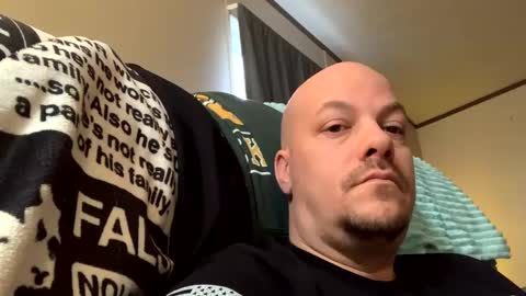 mikeylikesit2222 online show from December 28, 7:43 pm