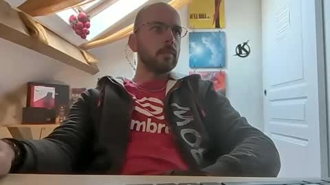 Snapshot of mikmik91 chatting on December 20, 11:43 am mikmik91 online show from December 20, 11:43 am