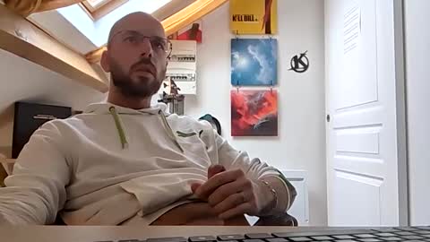 Snapshot of mikmik91 chatting on March 12, 3:51 pm mikmik91 online show from March 12, 3:51 pm