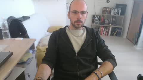 Snapshot of mikmik91 chatting on September 29, 10:14 am mikmik91 online show from September 29, 10:14 am