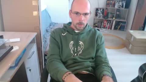 Snapshot of mikmik91 chatting on October 17, 2:10 pm mikmik91 online show from October 17, 2:10 pm