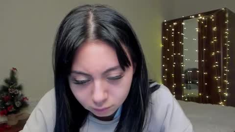 mila_dance_ online show from December 18, 5:03 am