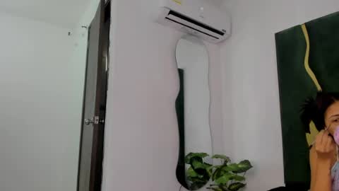 mila_petiteasm online show from June 25, 12:21 pm