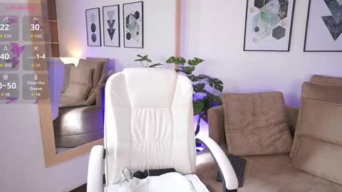 milacrave online show from September 10, 1:34 pm