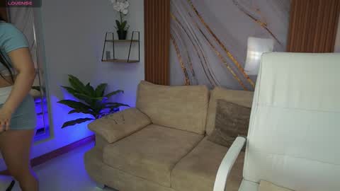 milacrave online show from October 1, 12:04 pm