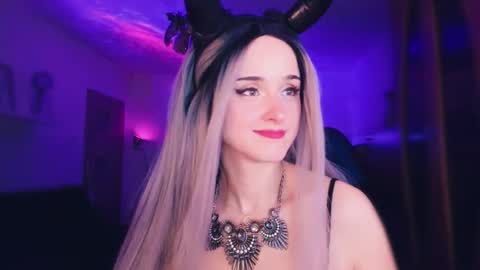 MiladyJolie online show from December 15, 7:54 pm