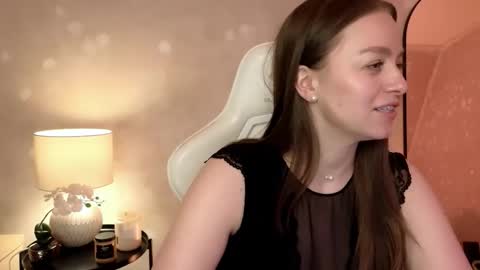 Snapshot of milafleur chatting on October 5, 2:35 pm Mila Fleur online show from October 5, 2:35 pm