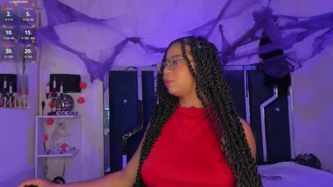 Snapshot of milahall__ chatting on October 22, 4:26 am Milenna online show from October 22, 4:26 am