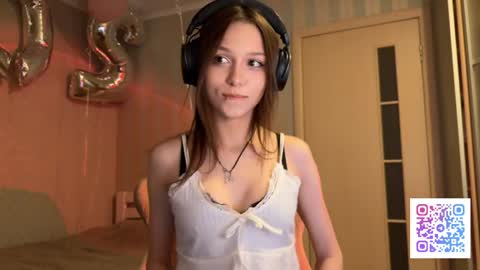 milamiuu online show from March 29, 2:19 pm