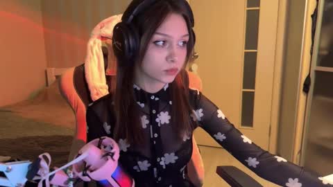 milamiuu online show from January 11, 12:11 pm