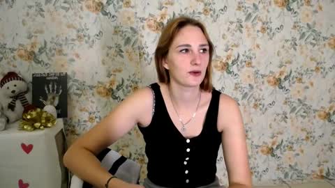 Snapshot of milana_cutie_ chatting on October 21, 6:18 am Milana online show from October 21, 6:18 am