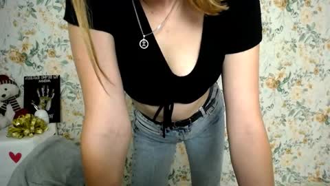 Snapshot of milana_cutie_ chatting on September 26, 6:21 am Milana online show from September 26, 6:21 am