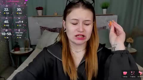 milanaxhoney online show from March 5, 1:03 am