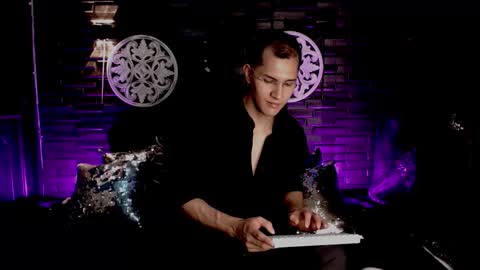 milandavid1 online show from March 22, 5:28 pm