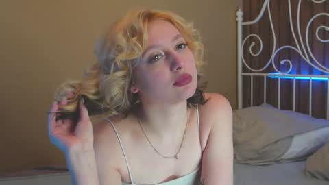 Mila online show from January 18, 6:32 pm