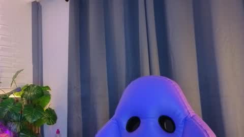 milena_lawson online show from December 3, 10:49 am