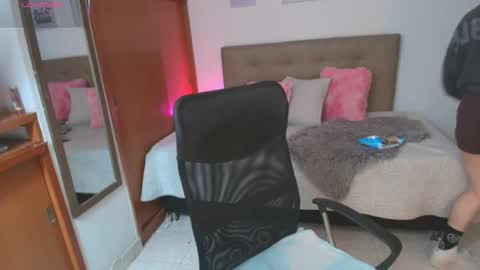 Miley online show from April 18, 1:46 pm