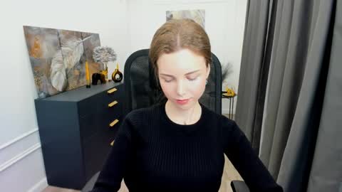 mileygloss online show from April 19, 11:33 am