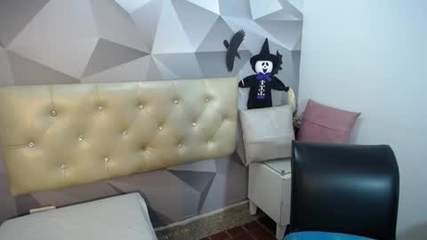 milf_hugeboobs online show from November 2, 11:10 am