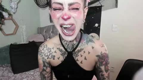 Isabella online show from December 19, 1:50 pm