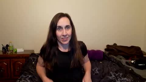 Snapshot of milfqueen831 chatting on January 14, 5:40 am Jessica and Roger online show from January 14, 5:40 am