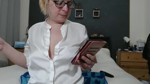 milfyanddaddy online show from February 18, 9:09 pm